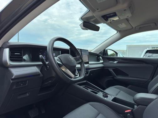 platinum gray metallic 2026 Volkswagen Tiguan 2.0T SE 4MOTION