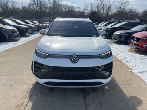 2026 Volkswagen Tiguan 2.0T SEL R-Line 4MOTION