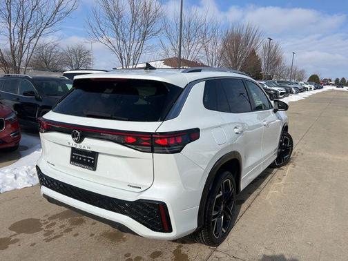 2026 Volkswagen Tiguan 2.0T SEL R-Line 4MOTION