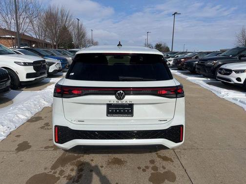 2026 Volkswagen Tiguan 2.0T SEL R-Line 4MOTION