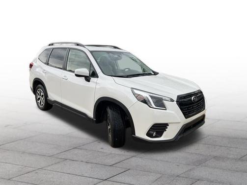 Crystal White Pearl 2024 Subaru Forester Premium