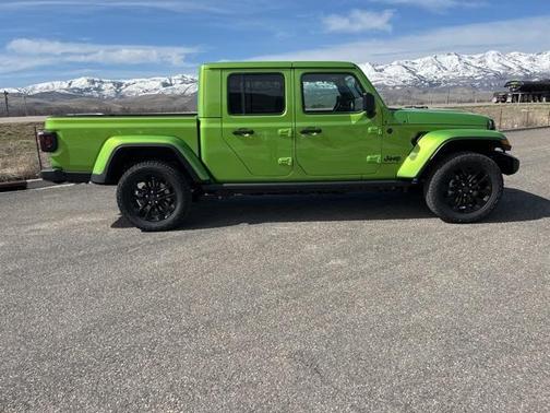 2025 Jeep Gladiator Sport