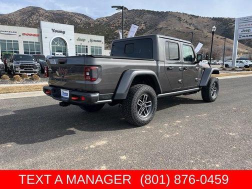 Granite Crystal Clearcoat Metallic 2026 Jeep Gladiator Mojave
