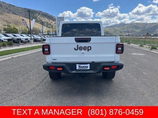 Bright White Clearcoat 2026 Jeep Gladiator Mojave
