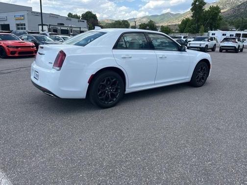 2023 Chrysler 300 Touring L