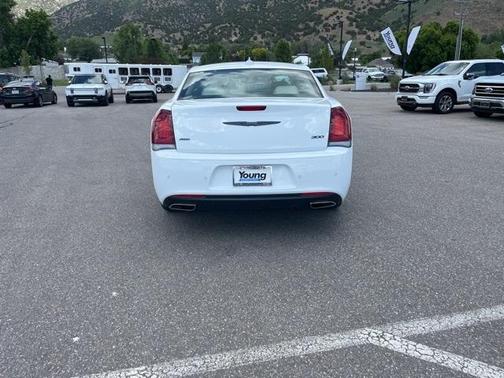 2023 Chrysler 300 Touring L