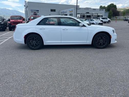 2023 Chrysler 300 Touring L