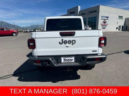 Bright White Clearcoat 2023 Jeep Gladiator Overland