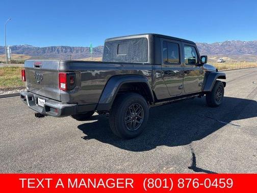 Granite Crystal Clearcoat Metallic 2025 Jeep Gladiator Sport