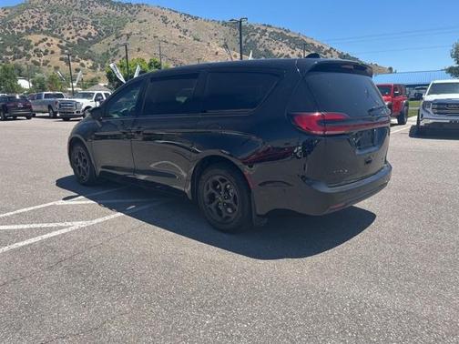 2023 Chrysler Pacifica Hybrid Touring L