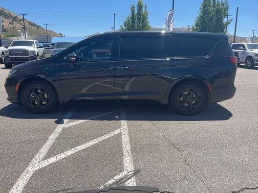 2023 Chrysler Pacifica Hybrid Touring L
