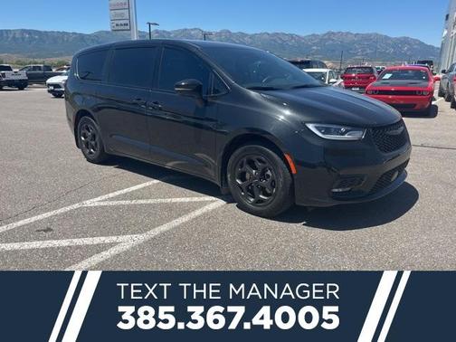 2023 Chrysler Pacifica Hybrid Touring L