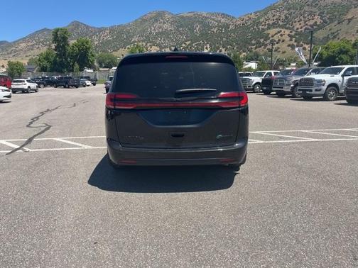 2023 Chrysler Pacifica Hybrid Touring L