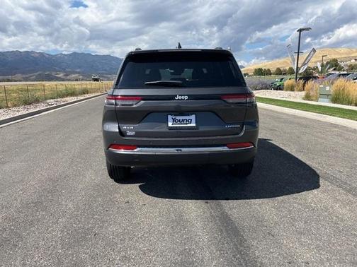 2025 Jeep Grand Cherokee Laredo