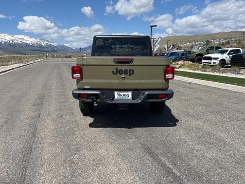 2025 Jeep Gladiator Sport
