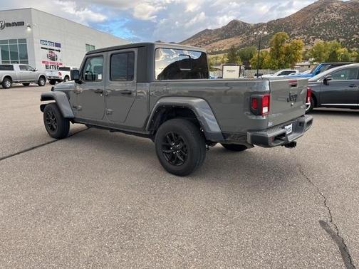 2022 Jeep Gladiator Sport