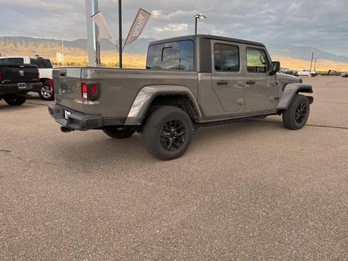 2022 Jeep Gladiator Sport
