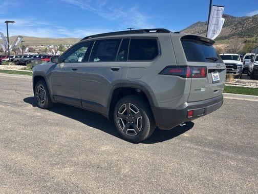 Sting Gray Clearcoat 2026 Jeep Cherokee LAREDO/LIMITED