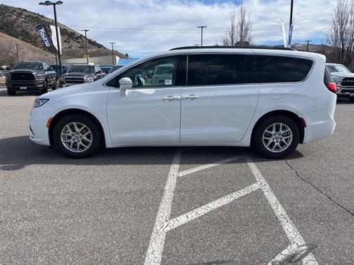 2022 Chrysler Pacifica Touring-L