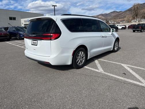 2022 Chrysler Pacifica Touring-L