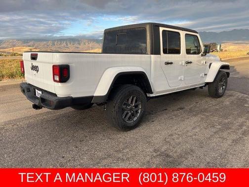 Bright White Clearcoat 2025 Jeep Gladiator Sport