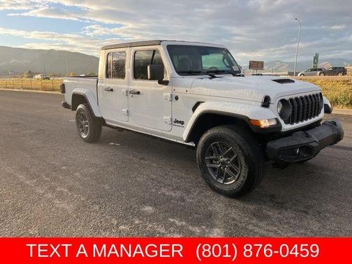 Bright White Clearcoat 2025 Jeep Gladiator Sport