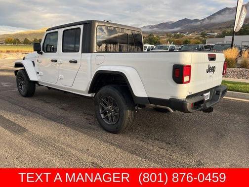 Bright White Clearcoat 2025 Jeep Gladiator Sport