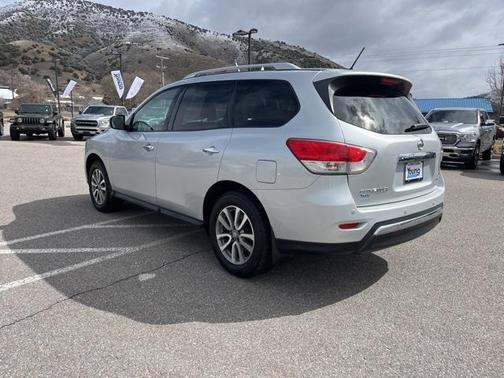 2016 Nissan Pathfinder SV