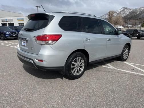 2016 Nissan Pathfinder SV