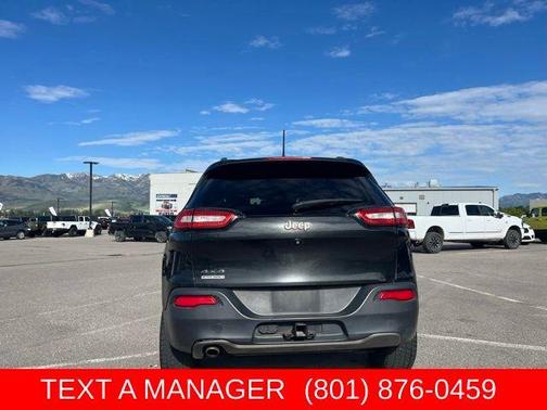Brilliant Black Crystal Pearlcoat 2016 Jeep Cherokee Latitude