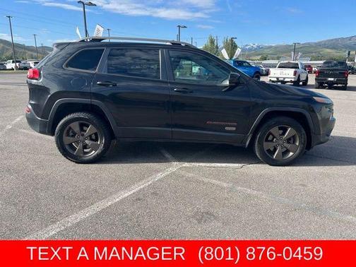 Brilliant Black Crystal Pearlcoat 2016 Jeep Cherokee Latitude