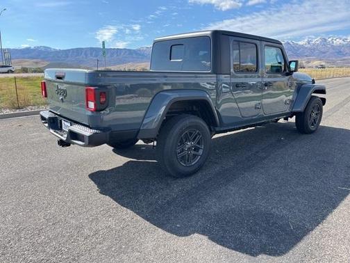 2025 Jeep Gladiator Sport