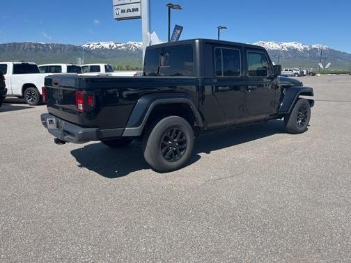 2022 Jeep Gladiator Sport