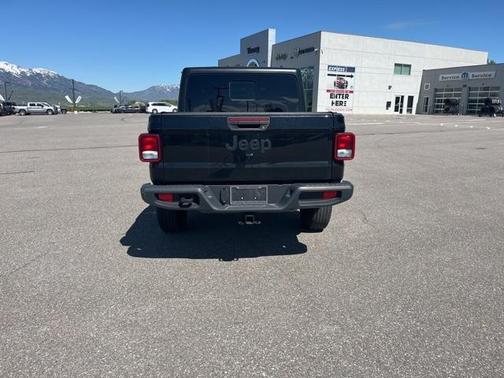 2022 Jeep Gladiator Sport