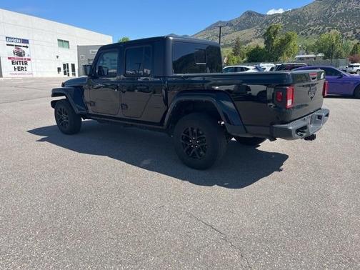 2022 Jeep Gladiator Sport