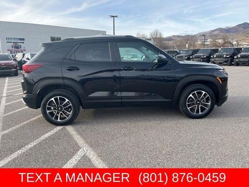 Mosaic Black Metallic 2025 Chevrolet Trailblazer LT
