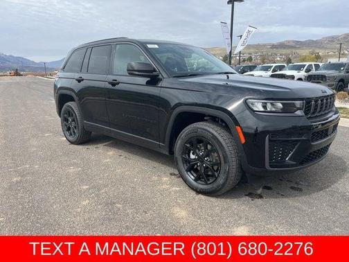 Diamond Black 2026 Jeep Grand Cherokee Laredo