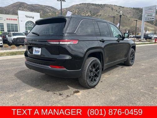 Diamond Black 2026 Jeep Grand Cherokee Laredo