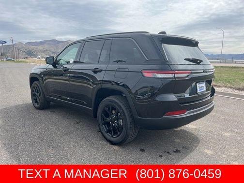 Diamond Black 2026 Jeep Grand Cherokee Laredo