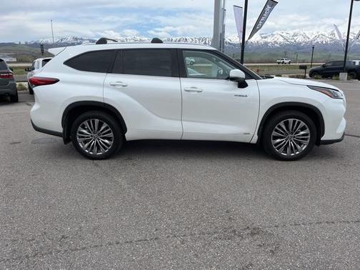 2021 Toyota Highlander Hybrid Platinum