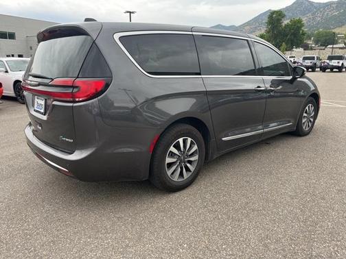 2023 Chrysler Pacifica Hybrid Limited