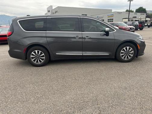 2023 Chrysler Pacifica Hybrid Limited