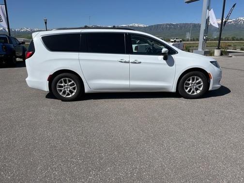 2020 Chrysler Voyager LXI