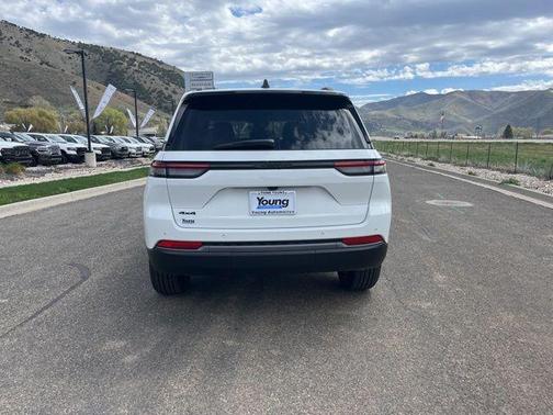 2026 Jeep Grand Cherokee Laredo