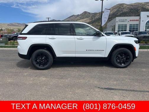 Bright White Clearcoat 2026 Jeep Grand Cherokee Laredo
