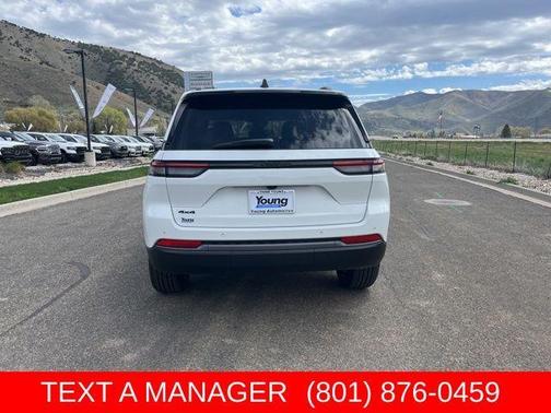 Bright White Clearcoat 2026 Jeep Grand Cherokee Laredo