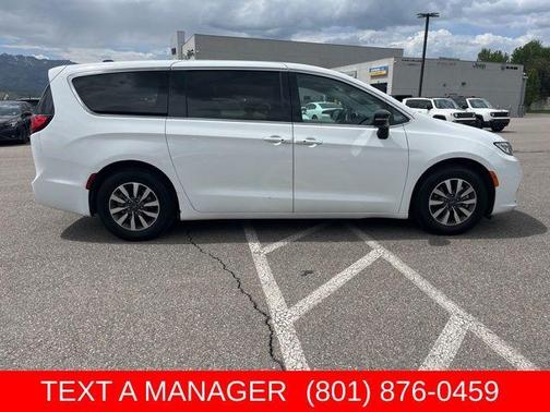Bright White Clearcoat 2024 Chrysler Pacifica Hybrid Select