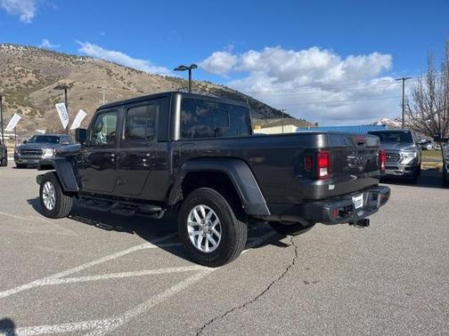 2023 Jeep Gladiator Sport