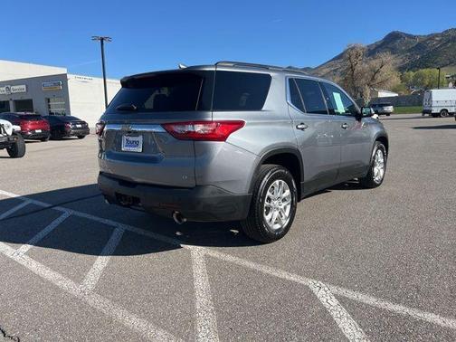 Satin Steel Metallic 2021 Chevrolet Traverse LT Cloth