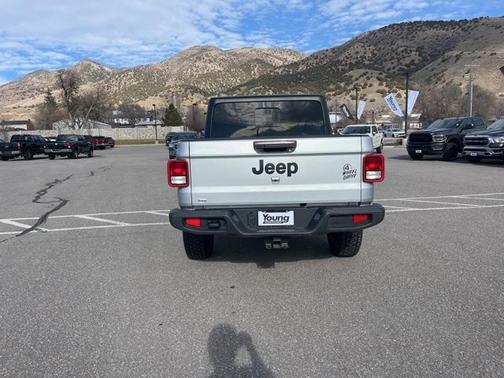 2023 Jeep Gladiator Sport